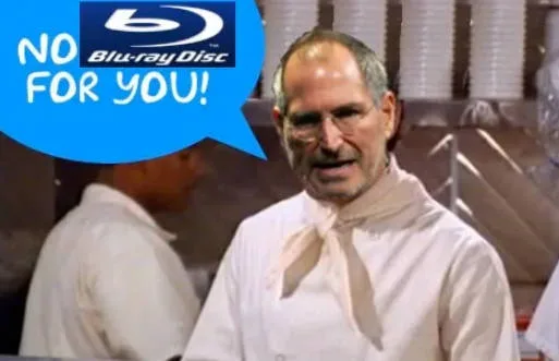 スティーブ・ジョブズ氏がブルーレイを拒否するイメージ。Appleがブルーレイドライブを非搭載とした理由を象徴的に表したユーモア画像。